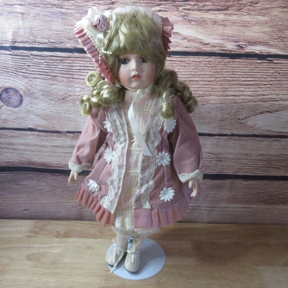 1998 Collectible Porcelain Doll Pink Dress Hat Roses William Tung 16" Tuss Inc. - Picture 2 of 8
